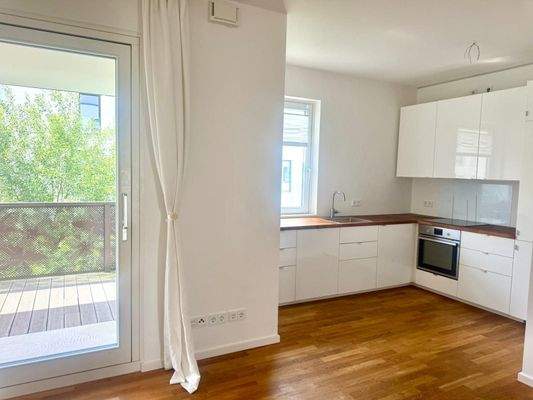 Blick in die Küche vom Wohnbereich