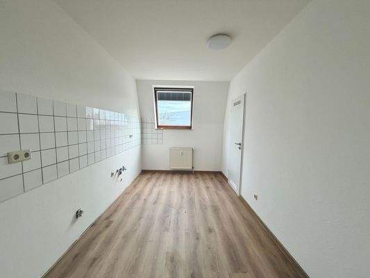 Helle Küche mit Fenster