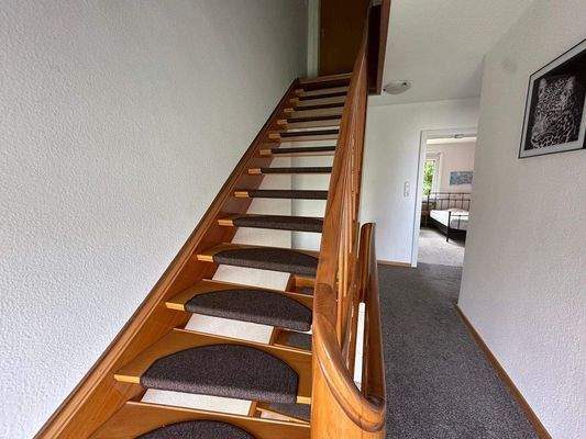 26 Treppe zum DG.jpg