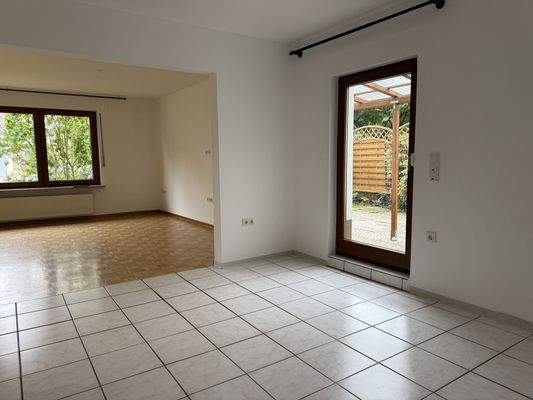 Wohn-/Esszimmer Whg EG links