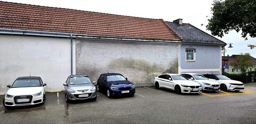 2 inkludierte KFZ-Stellplätze für WohnungsmieterIn - zentrale Lage