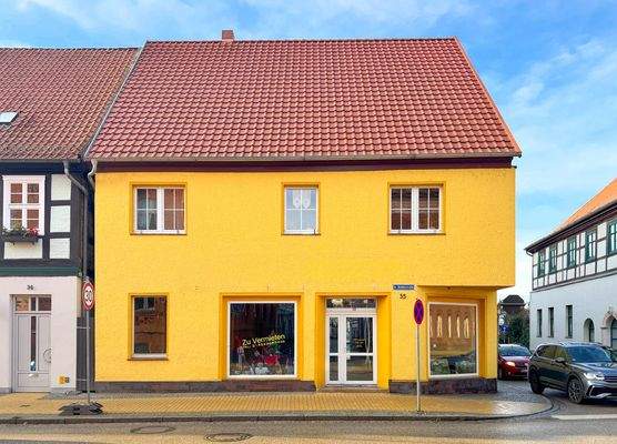 ...freundliches Wohn-und Geschäftshaus