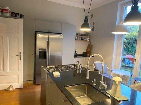 Küche mit hochwertigen Geräten