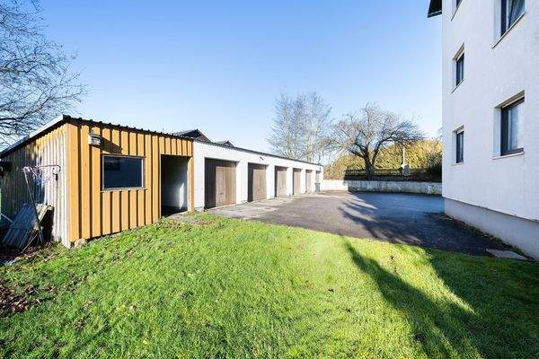 6 Garagen und Scheune