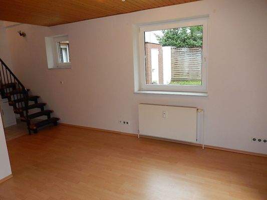 Wohnzimmer mit Aufgang 7469.JPG