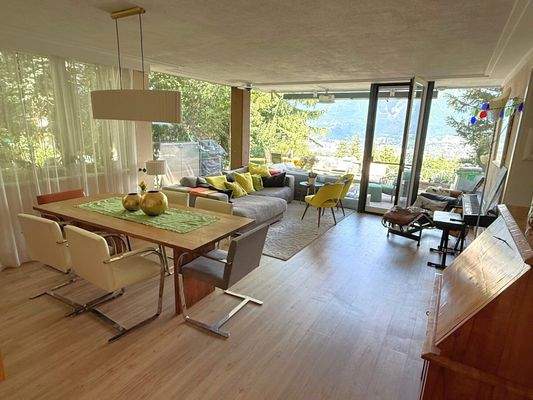 Aufenthaltsraum mit Terrassenzugang