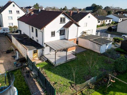 Westseite der Liegenschaft