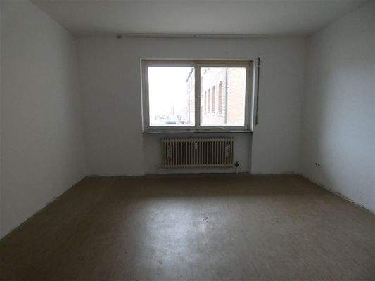 geräumiges Schlafzimmer