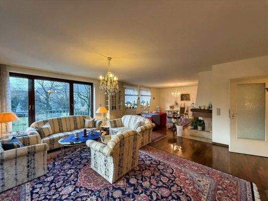 Blick vom Wohnzimmer zum Essbereich