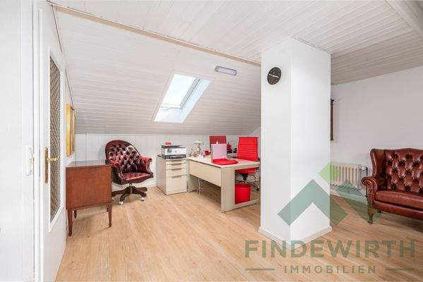 Dachgeschoss mit Dachfenster