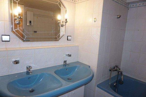 Badezimmer EG (2).JPG