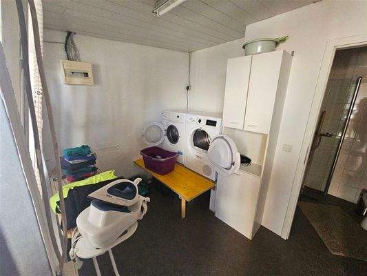 HWR Raum mit Gäste Bad 