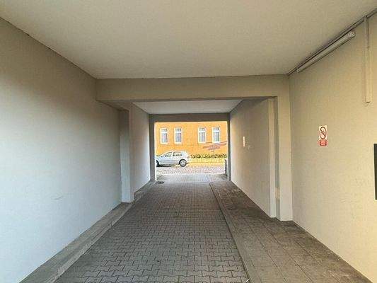 Durchfahrt zum Garagenhof