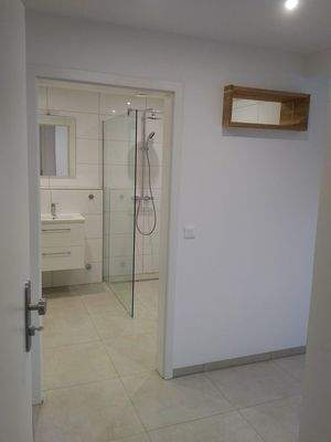 Bad mit ebenerdiger Dusche