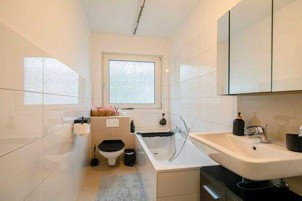 Badezimmer_Whg. 2. OG links