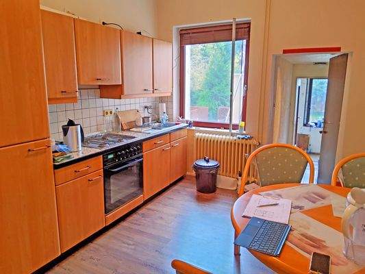 EG-Wohnküche ca 13 m² mit Hinterausgang und Badzugang  .jpg