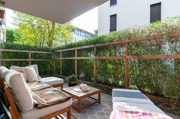 geräumige Terrasse mit Südostausrichtung