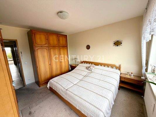 Lichtdurchflutetes Schlafzimmer