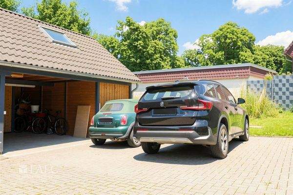 Garage und Stellplatz 