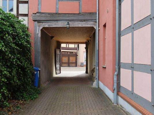 Durchfahrt zur Straße