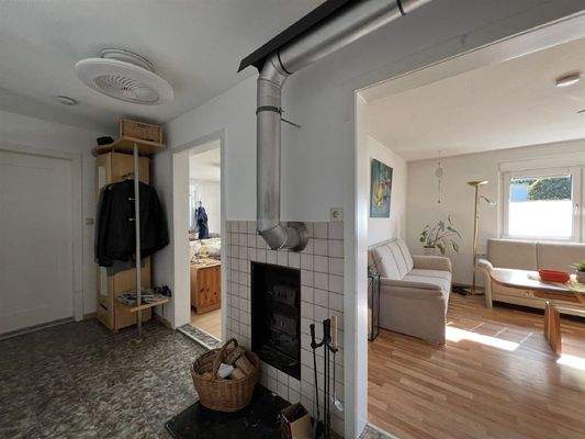 Eingangsbereich im Erdgeschoss mit Befeuerung des 