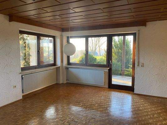 Wohnzimmer mit Blick zur Terrasse