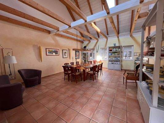 Esszimmer mit offener Küche.jpeg