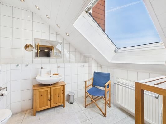 Badezimmer im Dachgeschoss