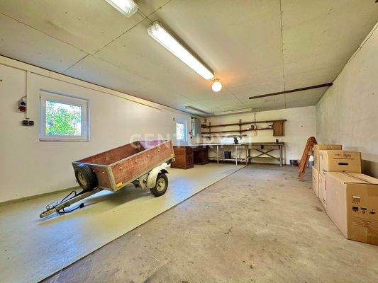 Doppelgarage mit Starkstrom