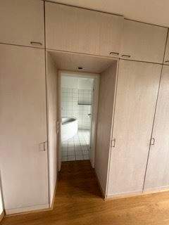 Schlafzimmer Blick --> Bad