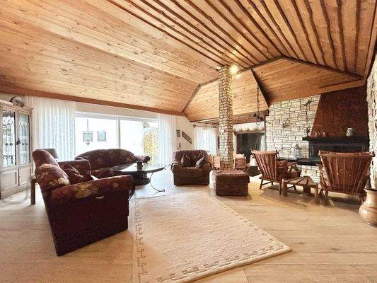 Wohnzimmer mit Kaminecke