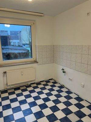 Küche mit Fliesenboden