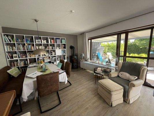 Wohnzimmer mit Kamin