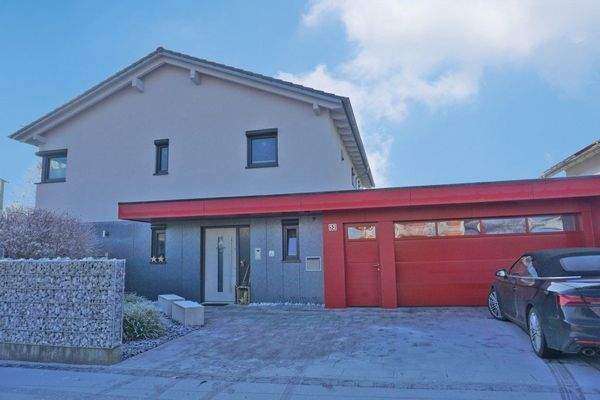 Garage und Eingangsbereich