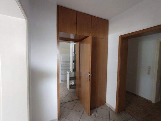 Garderobe mit Einbauschrank