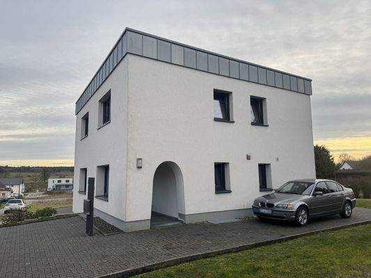 Hof und Eingangsbereich