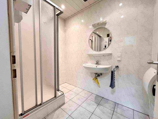 Gemeinschaftsdusche Dachgeschoss