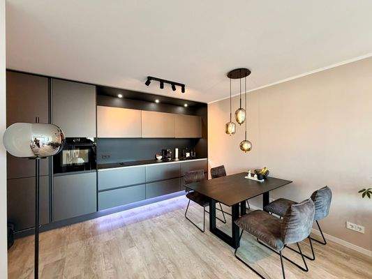 Küche mit Essbereich