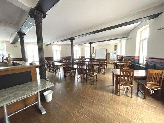 Großer Saal im EG...