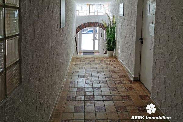 Hauseingang u. Keller