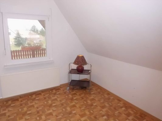 KINDER/-SCHLAFZIMMER ZUM BALKON 