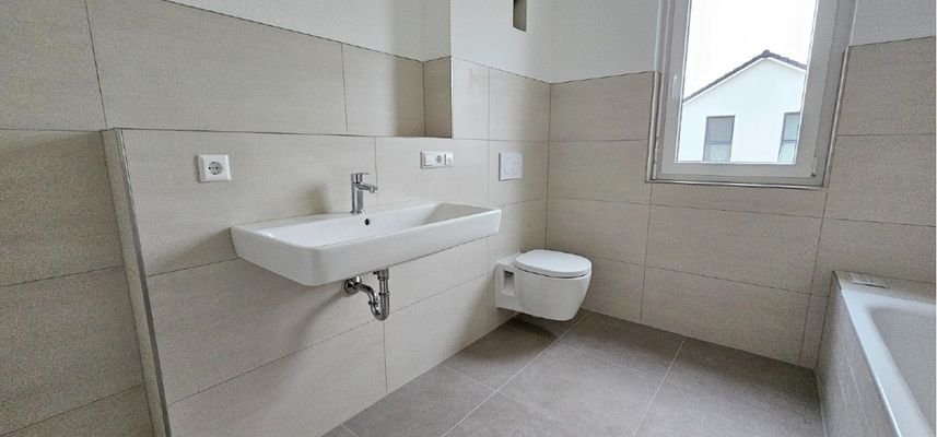 Badezimmer und Gäste Bad mit Dusche