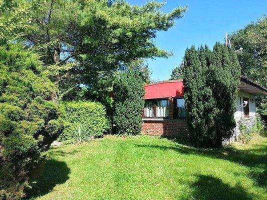 gewachsenes Grundstück mit Bungalow