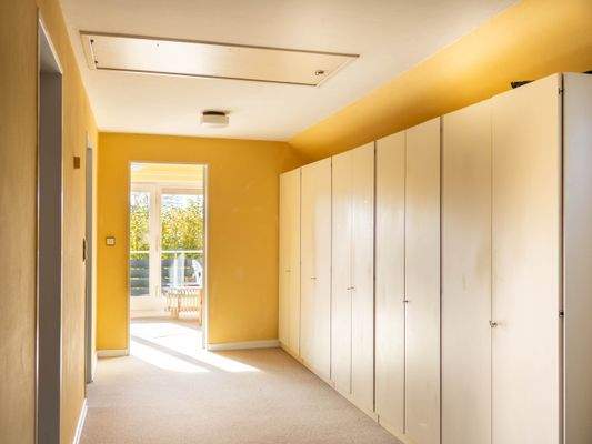 Großzügiger Flur im Dachgeschoss