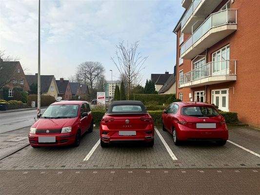 3 Stellplätze gemeinsam mit Nachbarpraxis nutzbar