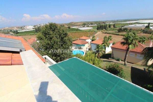 Furnished Villa in a Complex with Pool in Antalya