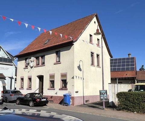 Straßenansicht von rechts