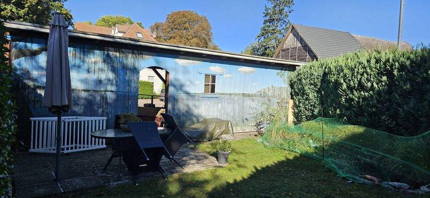 Gartenteich mit Sitzecke