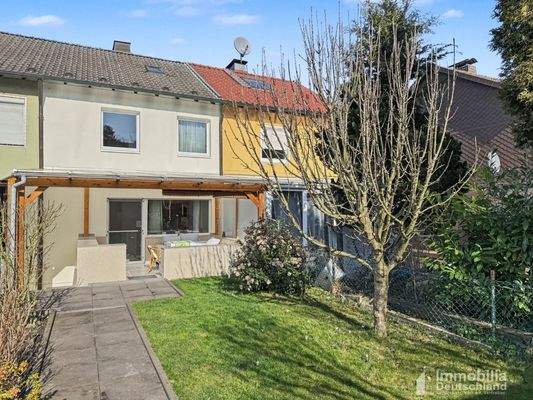 Blick Garten zum Haus