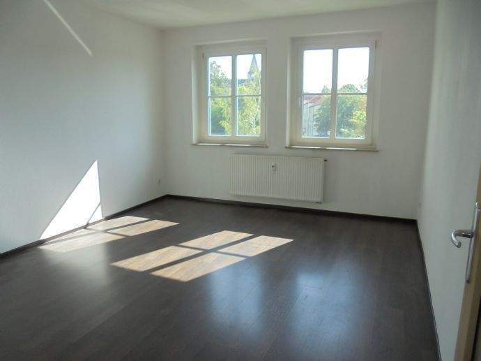 Lutherstr./  3-Raum Wohnung mit Laminat und Balkon in Zentrumsnähe